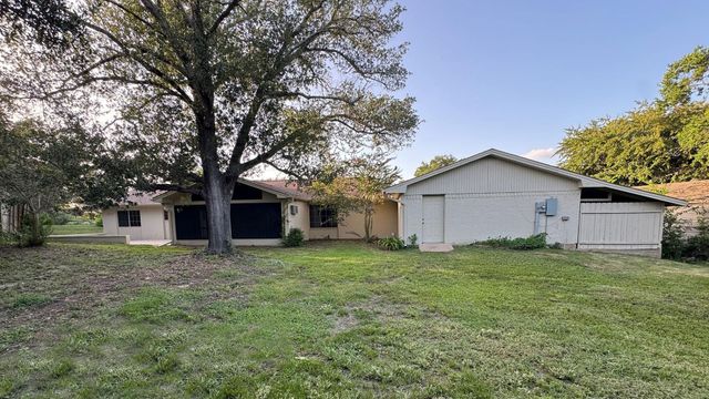 2500 Briarwood Circle, Bryan, TX 77802