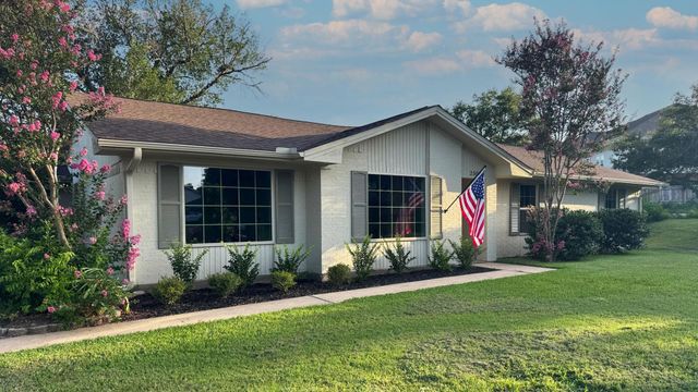 2500 Briarwood Circle, Bryan, TX 77802