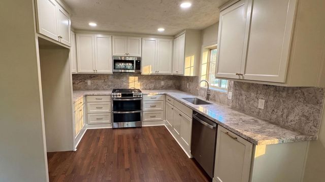 2500 Briarwood Circle, Bryan, TX 77802