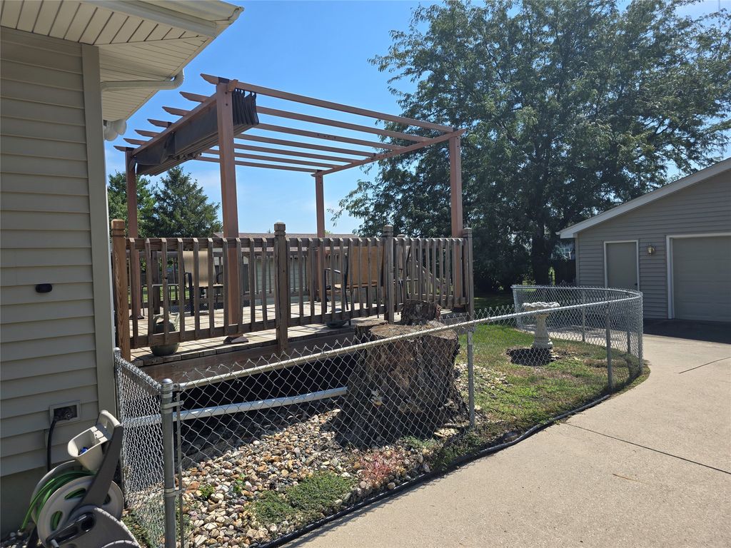 406 15th Street SE, Altoona, IA 50009