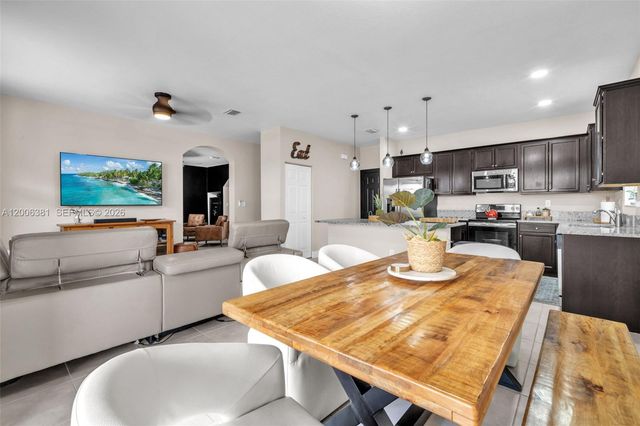 3525 W 94th St, Hialeah, FL 33018