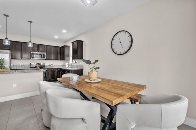 3525 W 94th St, Hialeah, FL 33018