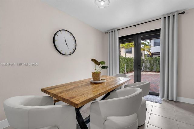 3525 W 94th St, Hialeah, FL 33018