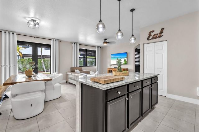 3525 W 94th St, Hialeah, FL 33018