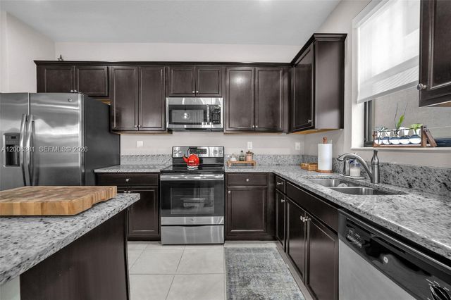 3525 W 94th St, Hialeah, FL 33018