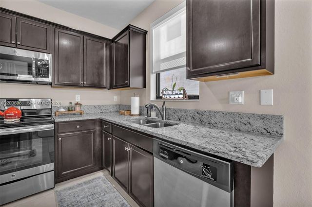 3525 W 94th St, Hialeah, FL 33018