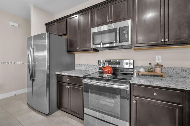 3525 W 94th St, Hialeah, FL 33018