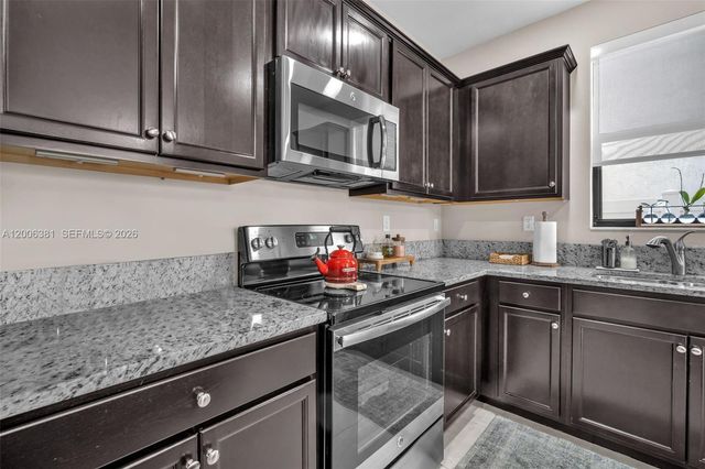 3525 W 94th St, Hialeah, FL 33018