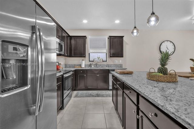 3525 W 94th St, Hialeah, FL 33018