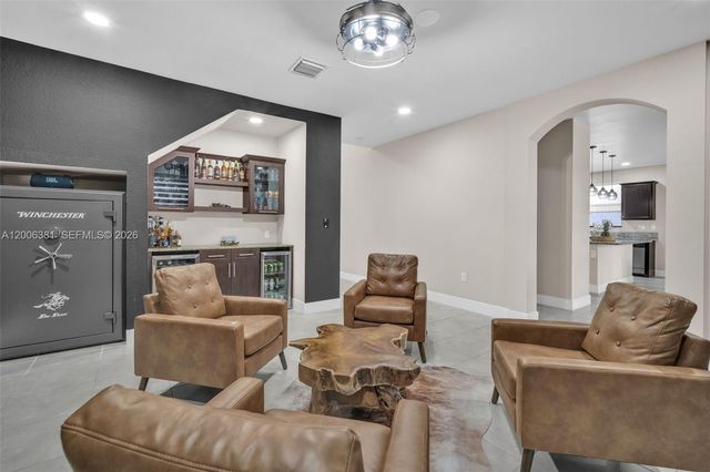 3525 W 94th St, Hialeah, FL 33018