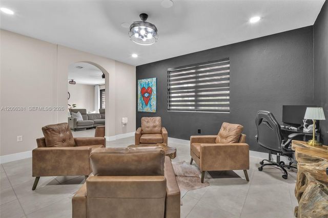 3525 W 94th St, Hialeah, FL 33018