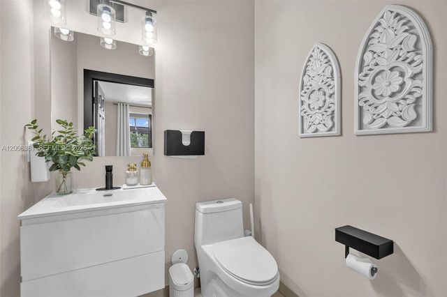 3525 W 94th St, Hialeah, FL 33018