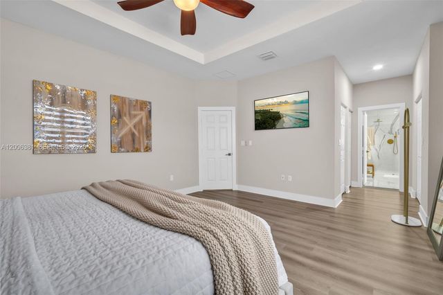 3525 W 94th St, Hialeah, FL 33018