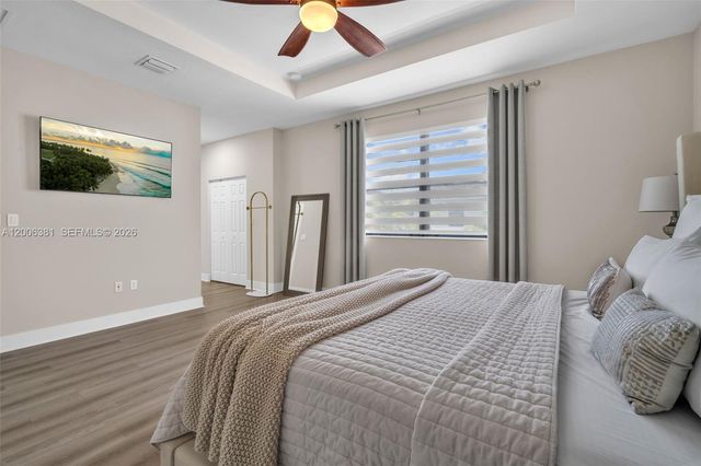 3525 W 94th St, Hialeah, FL 33018