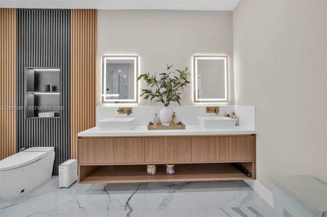 3525 W 94th St, Hialeah, FL 33018