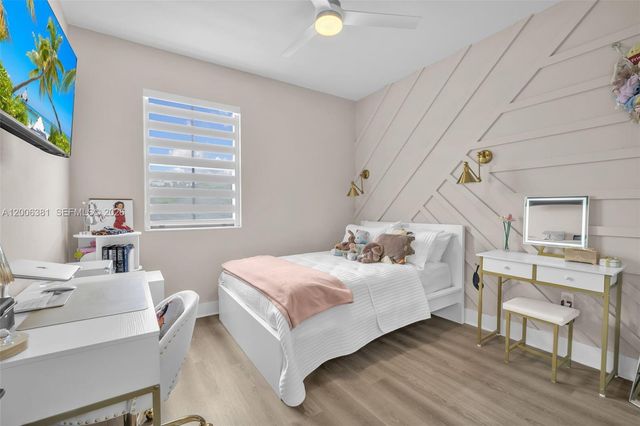 3525 W 94th St, Hialeah, FL 33018