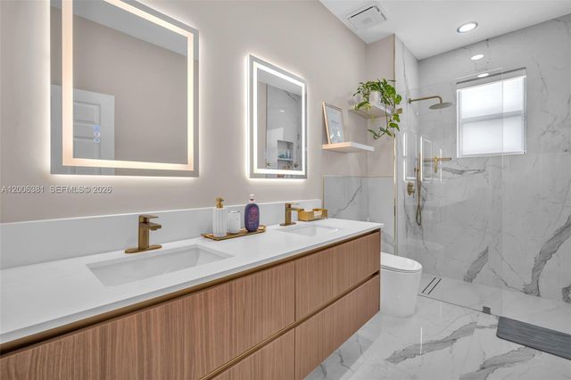 3525 W 94th St, Hialeah, FL 33018