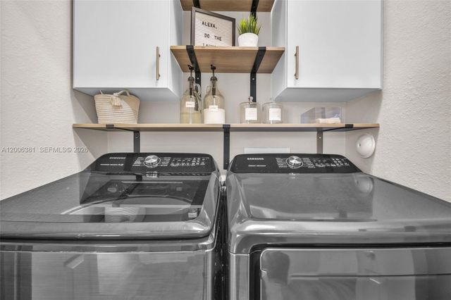 3525 W 94th St, Hialeah, FL 33018