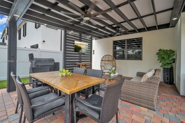 3525 W 94th St, Hialeah, FL 33018