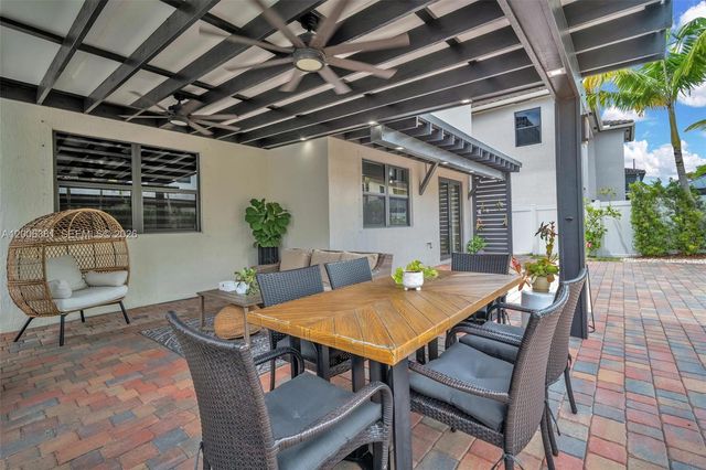 3525 W 94th St, Hialeah, FL 33018