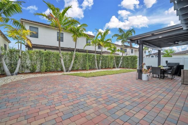 3525 W 94th St, Hialeah, FL 33018