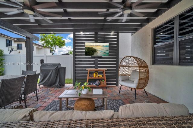 3525 W 94th St, Hialeah, FL 33018