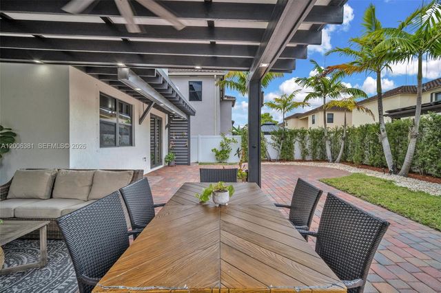3525 W 94th St, Hialeah, FL 33018
