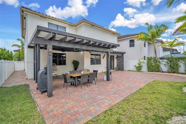 3525 W 94th St, Hialeah, FL 33018