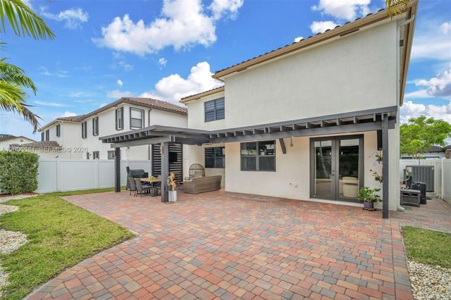 3525 W 94th St, Hialeah, FL 33018