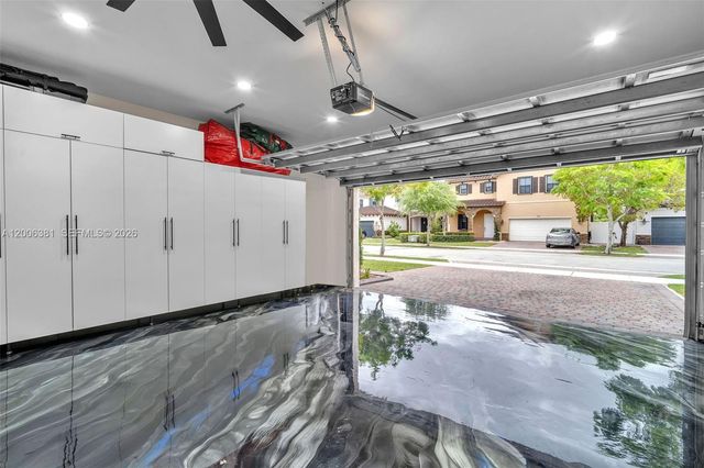 3525 W 94th St, Hialeah, FL 33018