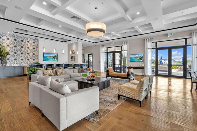 3525 W 94th St, Hialeah, FL 33018