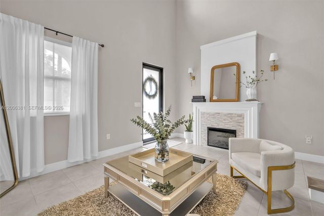 3525 W 94th St, Hialeah, FL 33018