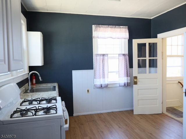 313 Ashton Ave, Linden City, NJ 07036