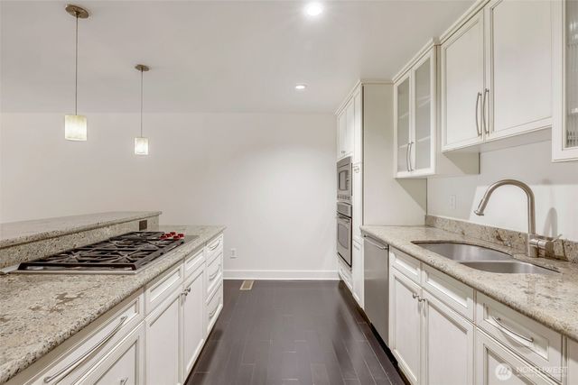 17120 NE 2nd Place, Bellevue, WA 98008