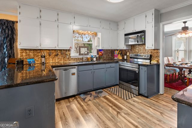 2160 Deer Oaks Trail, Lawrenceville, GA 30044