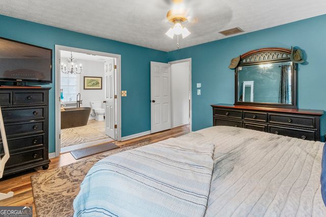 2160 Deer Oaks Trail, Lawrenceville, GA 30044