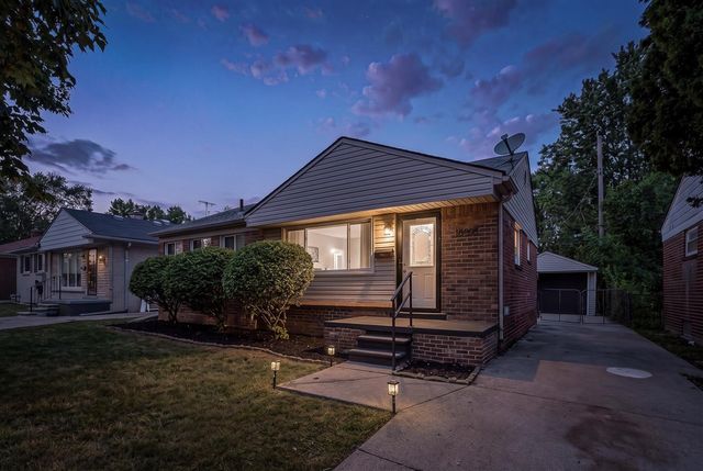 18305 Marquette Street, Roseville, MI 48066