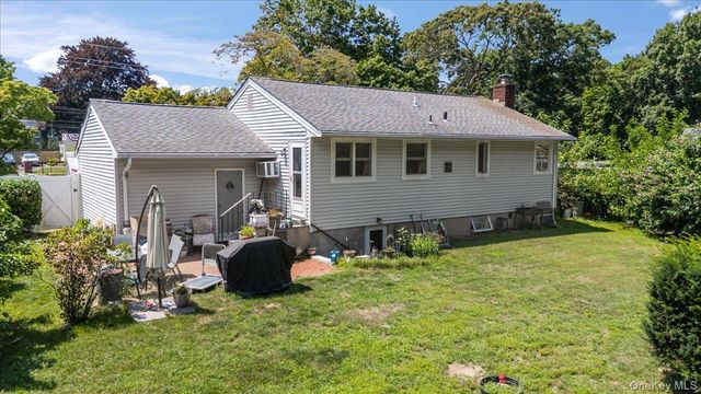 101 Lake Avenue, Saint James, NY 11780