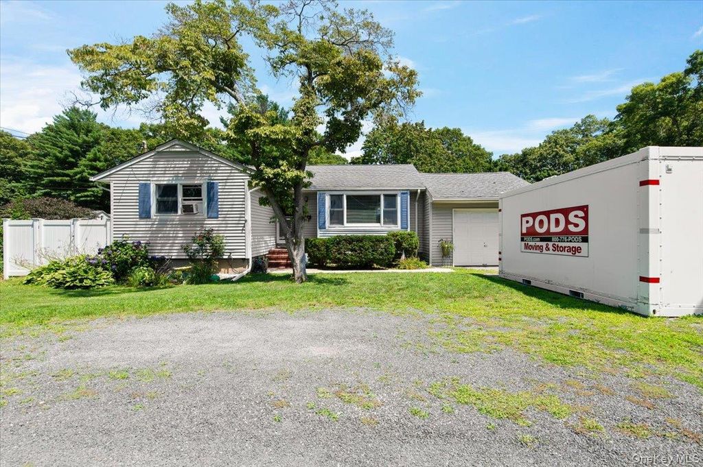 101 Lake Avenue, Saint James, NY 11780