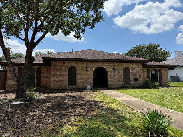1946 Chesham Drive, Carrollton, TX 75007