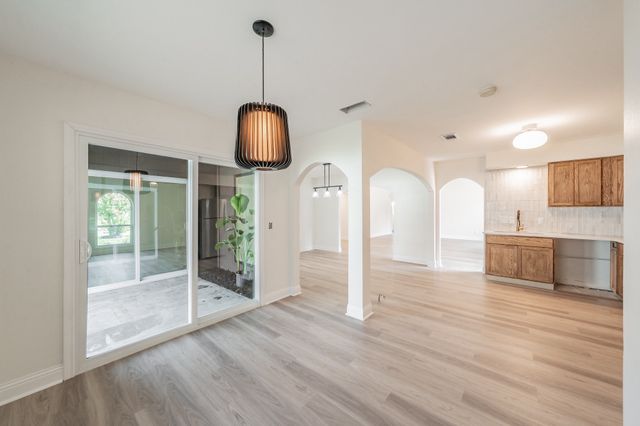 1946 Chesham Drive, Carrollton, TX 75007