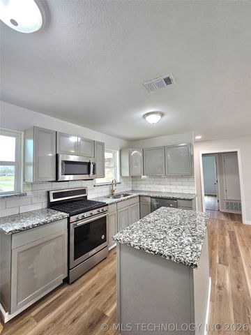 11618 E 27th Street, Tulsa, OK 74129