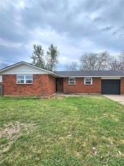 11618 E 27th Street, Tulsa, OK 74129