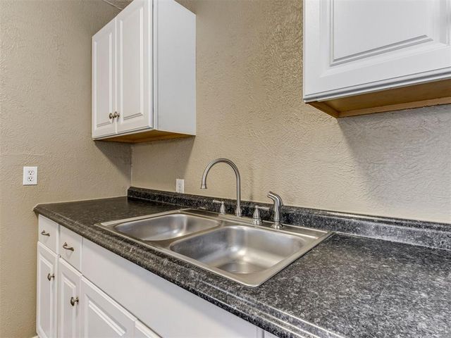 508 W Lockheed Drive, Midwest City, OK 73110