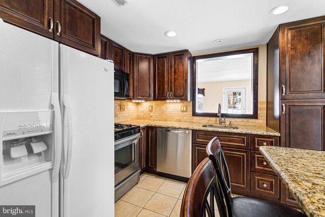 2009 PARKVIEW AVE, Abington, PA 19001