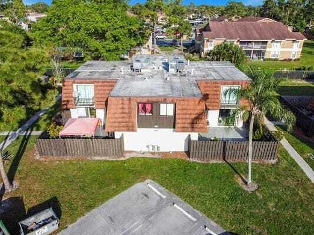 2168 White Pine Circle D, Greenacres, FL 33415