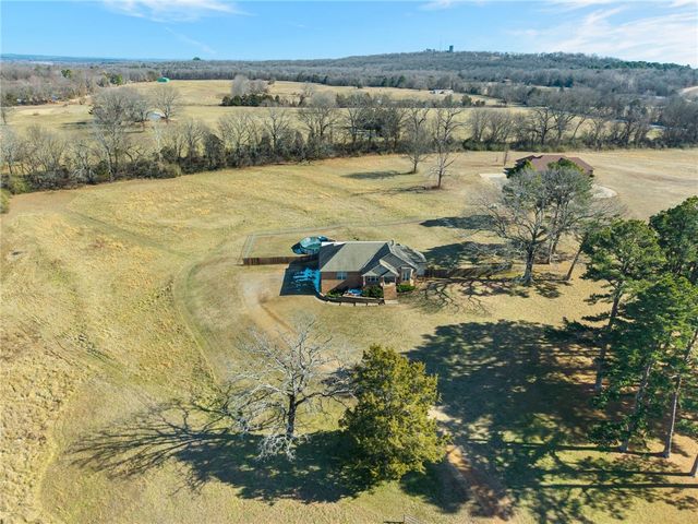 6516 Masters Place, Van Buren, AR 72956