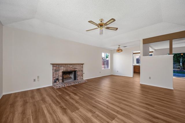 1400 Pebblewood Dr, Sacramento, CA 95833