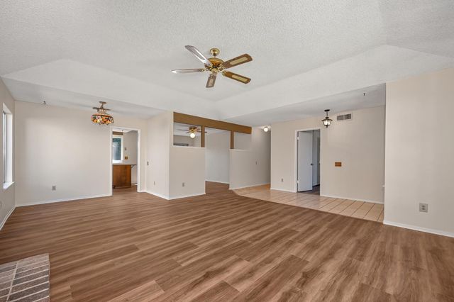 1400 Pebblewood Dr, Sacramento, CA 95833