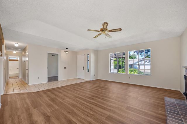 1400 Pebblewood Dr, Sacramento, CA 95833